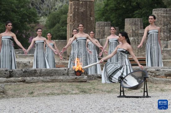 天富官方：巴黎奥运会火种在希腊古奥林匹亚遗址成功采集